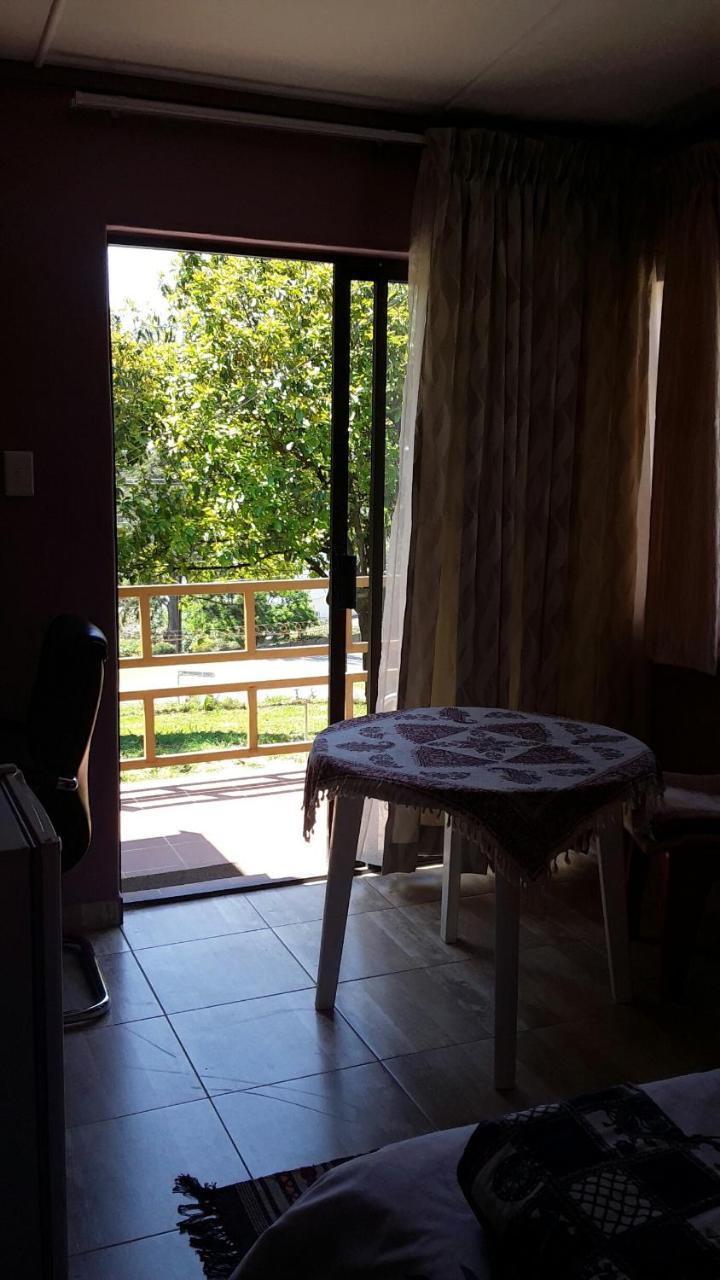 מבאבאנה Otentik Guesthouse מראה חיצוני תמונה